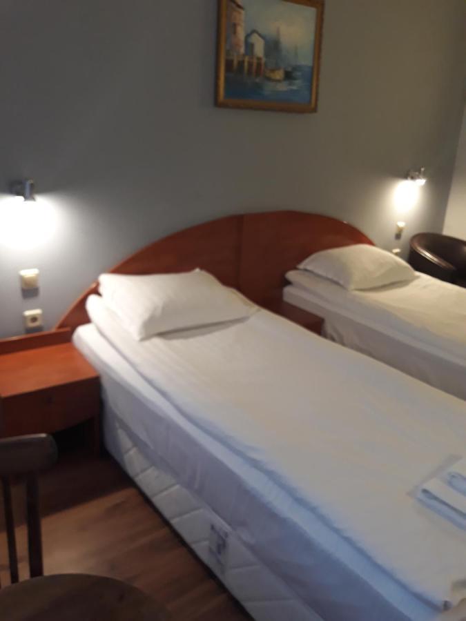 וארנה Three Dolphins Hotel With Rooftop Terracе מראה חיצוני תמונה