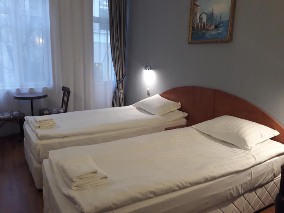 וארנה Three Dolphins Hotel With Rooftop Terracе מראה חיצוני תמונה