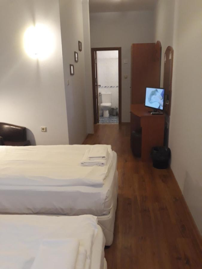 וארנה Three Dolphins Hotel With Rooftop Terracе מראה חיצוני תמונה