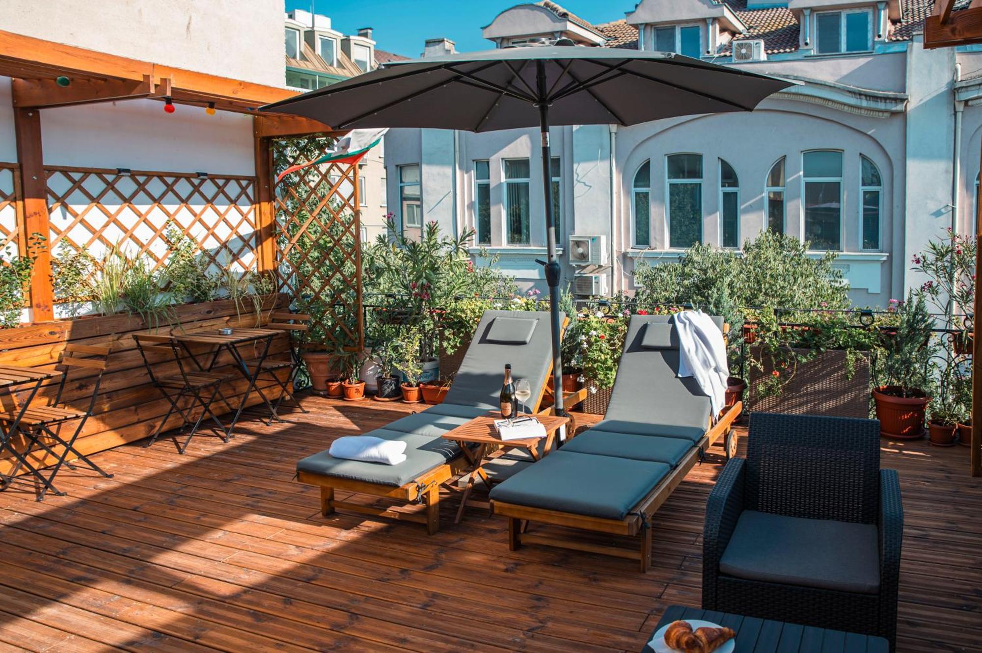 וארנה Three Dolphins Hotel With Rooftop Terracе מראה חיצוני תמונה