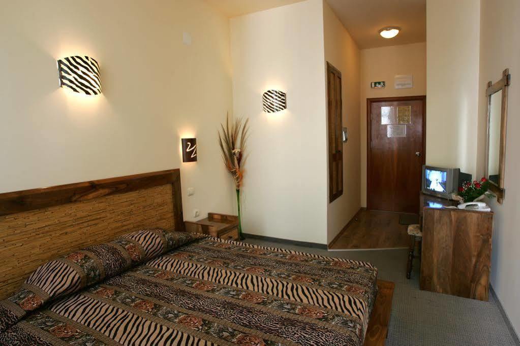 וארנה Three Dolphins Hotel With Rooftop Terracе מראה חיצוני תמונה