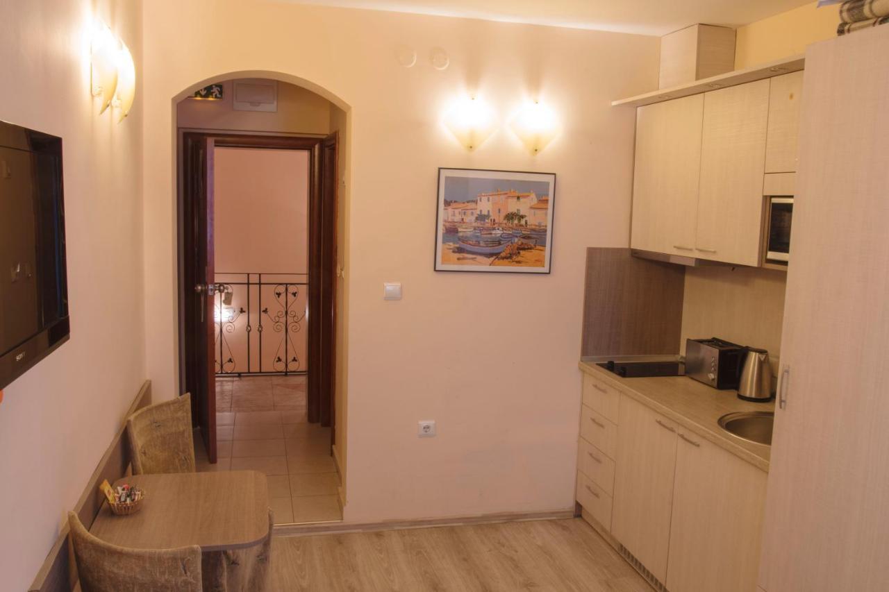 וארנה Three Dolphins Hotel With Rooftop Terracе מראה חיצוני תמונה