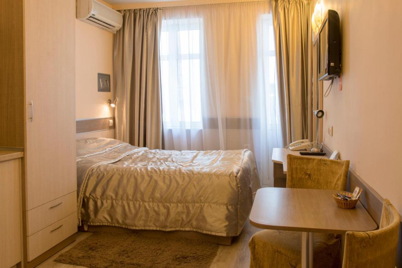 וארנה Three Dolphins Hotel With Rooftop Terracе מראה חיצוני תמונה